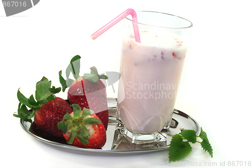 Image of Strawberry shake with lemon balm