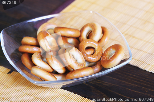 Image of Ring shaped crackers in bowl