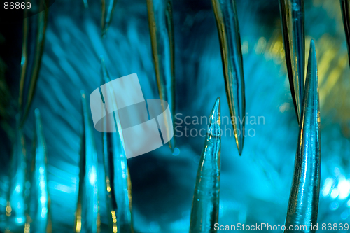 Image of Ice teeth, focused on the right ones