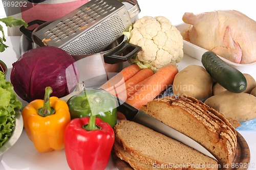 Image of vegetables, chicken and bread