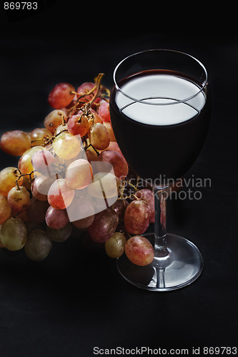 Image of Grapes and red wine above view