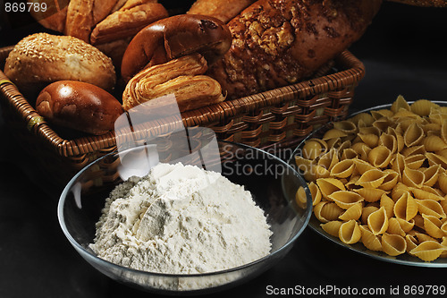 Image of Bread with flour and macaroni