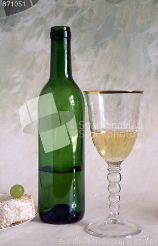 Image of A glass of white wine