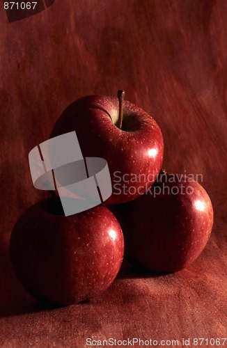 Image of Three red apples 