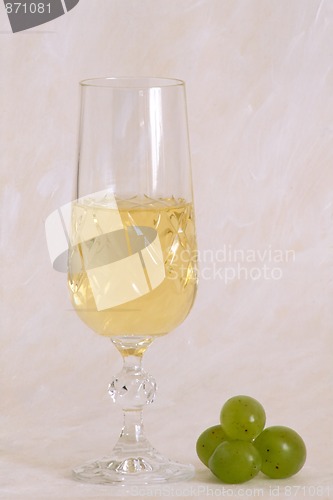Image of A glass of white wine