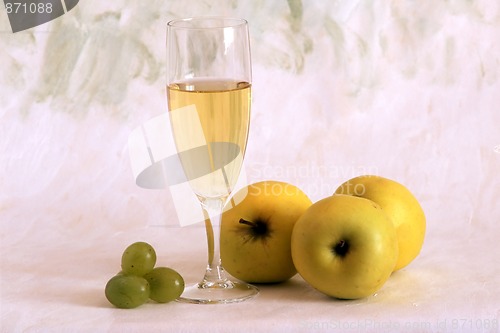 Image of A glass of white wine