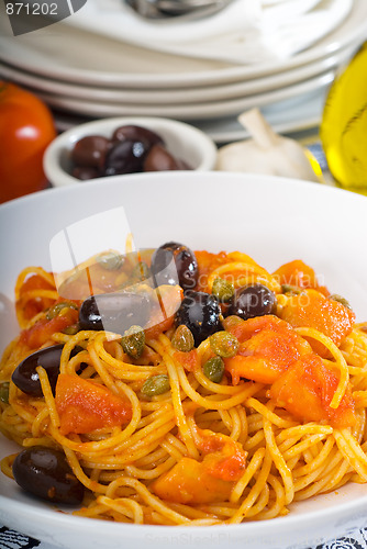 Image of spaghetti pasta puttanesca
