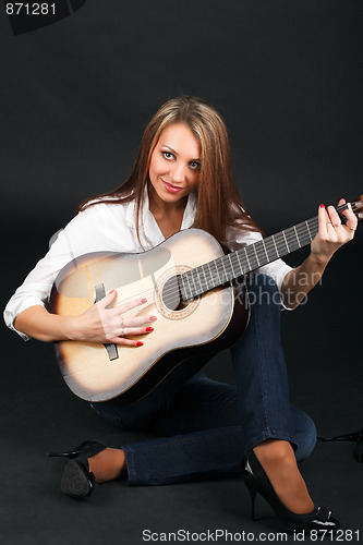 Image of Woman with guitar.