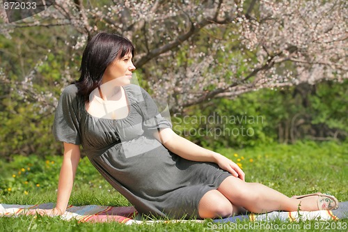 Image of expectant mother is dreaming about future