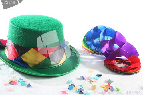 Image of green Hat with garlands and confetti