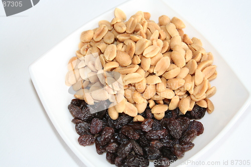 Image of Raisins and peanuts