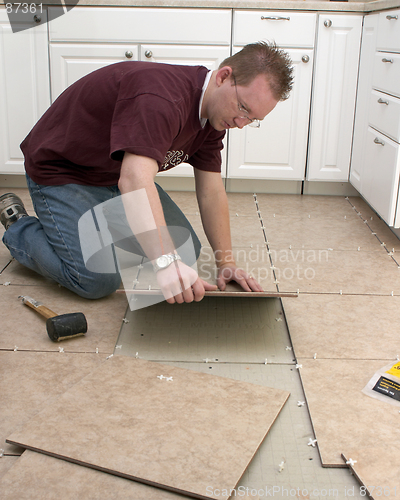 Image of Laying the tile