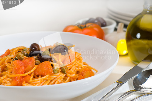 Image of spaghetti pasta puttanesca