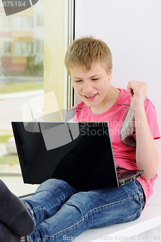Image of teenager with laptop