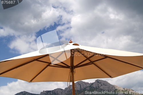 Image of Sunshade against the rocks and sky