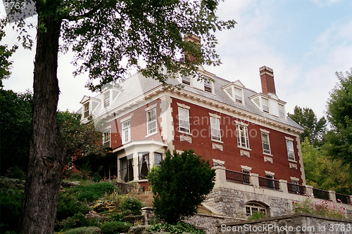 Image of red house