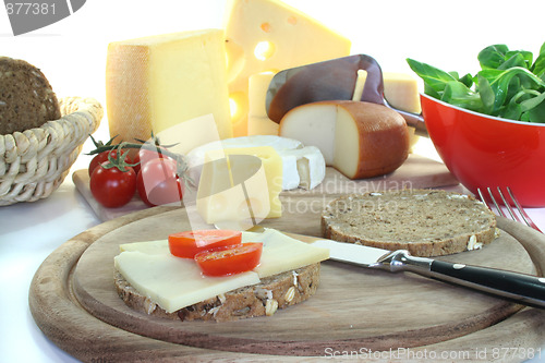 Image of Cheese bread with tomato