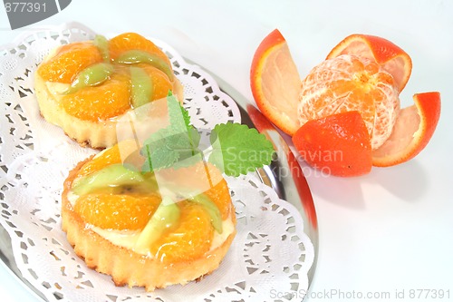 Image of Mandarin tartlet with lemon balm