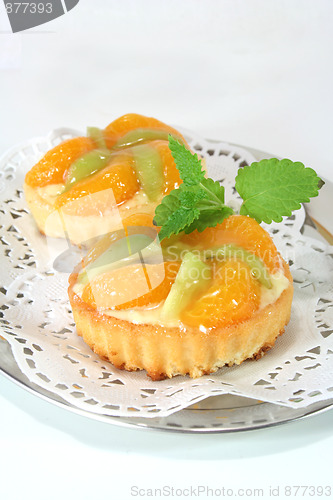 Image of Mandarin tartlet with lemon balm