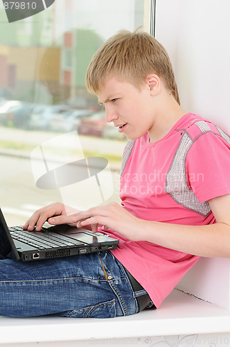 Image of teenager with laptop