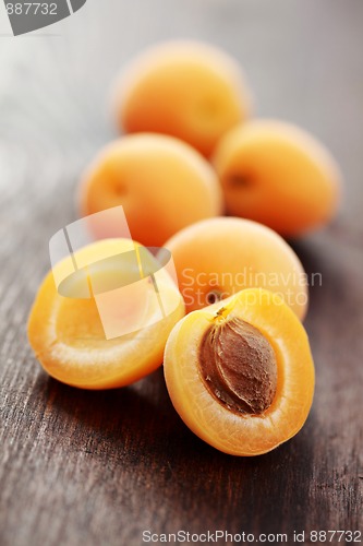 Image of fresh apricots