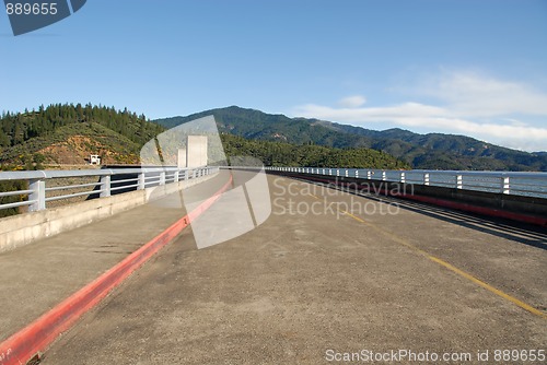 Image of Shasta Dam road