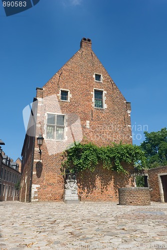 Image of Medieval house w water pump