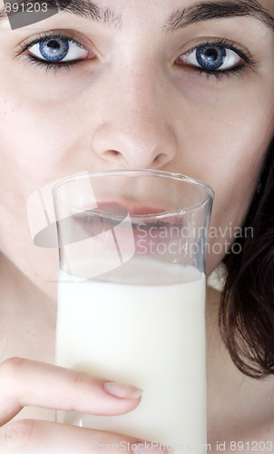 Image of Young people eating milk.