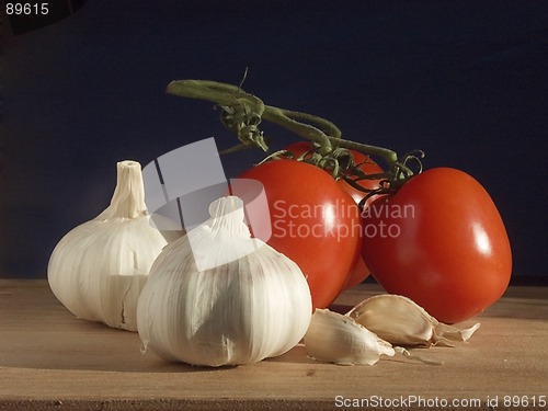 Image of Tomatoes and garlic