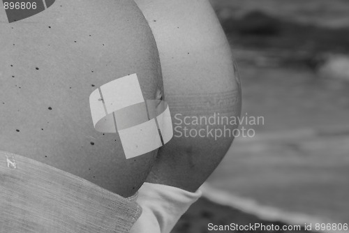 Image of Pregnant Women and the Ocean