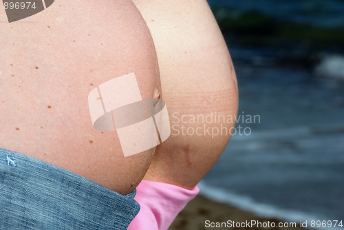 Image of Pregnant Women and the Ocean