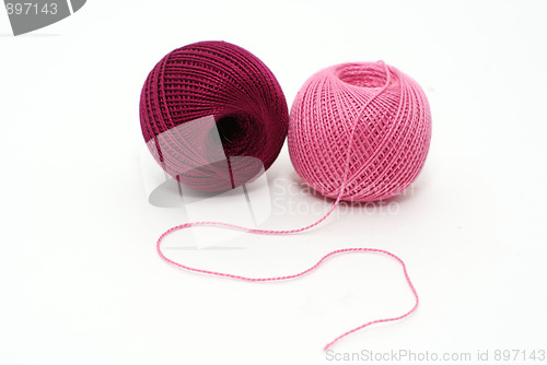 Image of yarn of pink and purple complementary colors