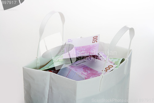 Image of The gift bag is filled with money