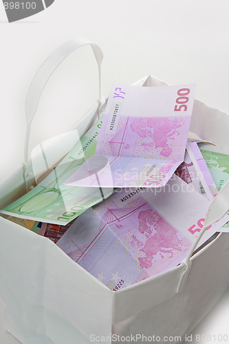 Image of The gift bag is filled with money