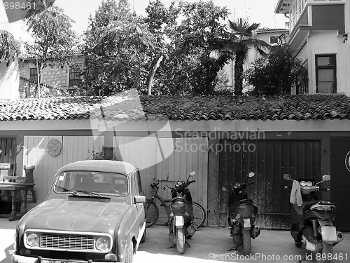 Image of Private motor-vehicle pool in courtyard