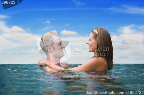 Image of two love birds in the sea