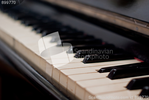 Image of keys of an old piano