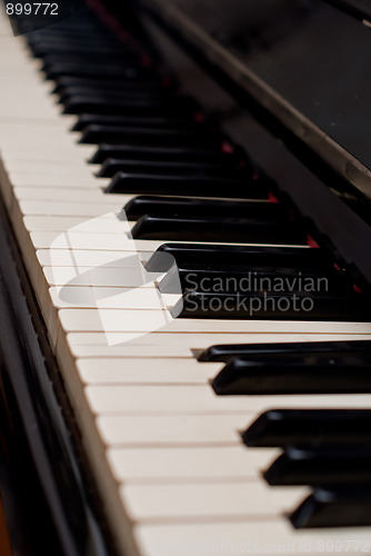 Image of keys of an old piano