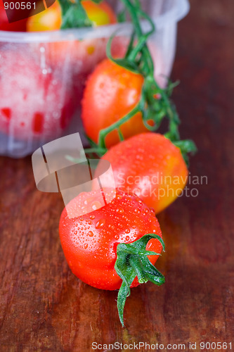 Image of wet tomatoes
