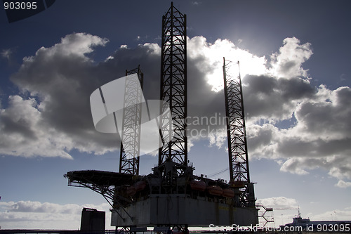 Image of oil rig