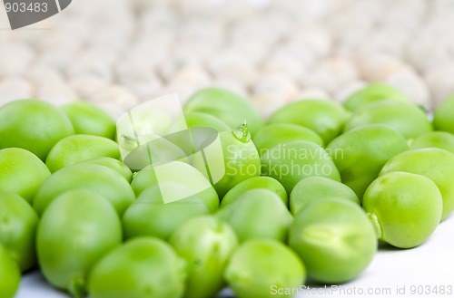 Image of Peas isolated on White