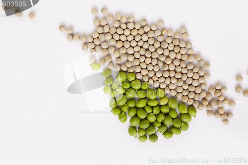 Image of Peas isolated on White