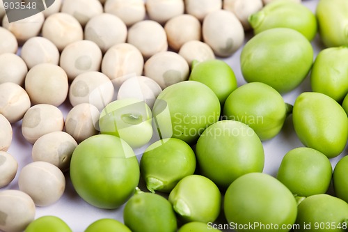 Image of Peas isolated on White