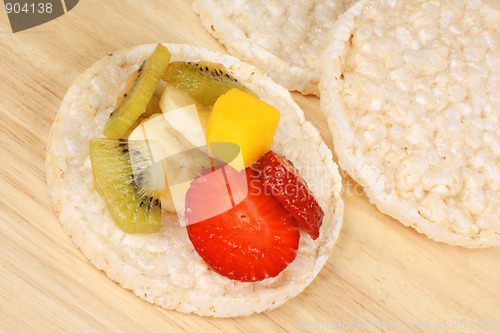 Image of Rice cakes with fresh fruit