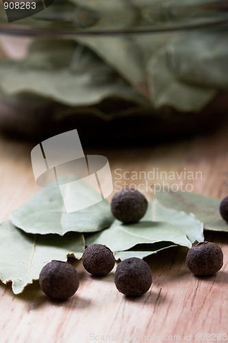 Image of  aromatic pepper and bay leaves