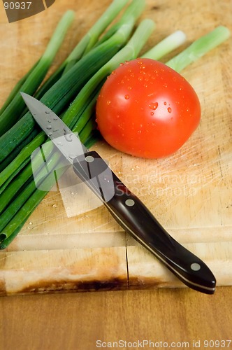 Image of Tomato, scallions and knife
