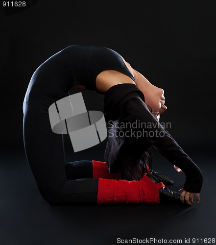 Image of woman dancer in difficult pose