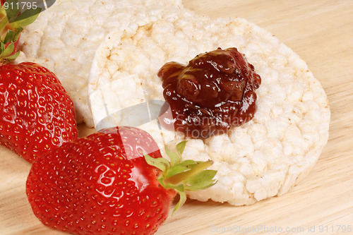 Image of Rice cake with jam and strawberries