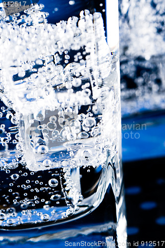 Image of ice cubes and water bubbles