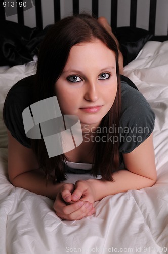 Image of Brunette